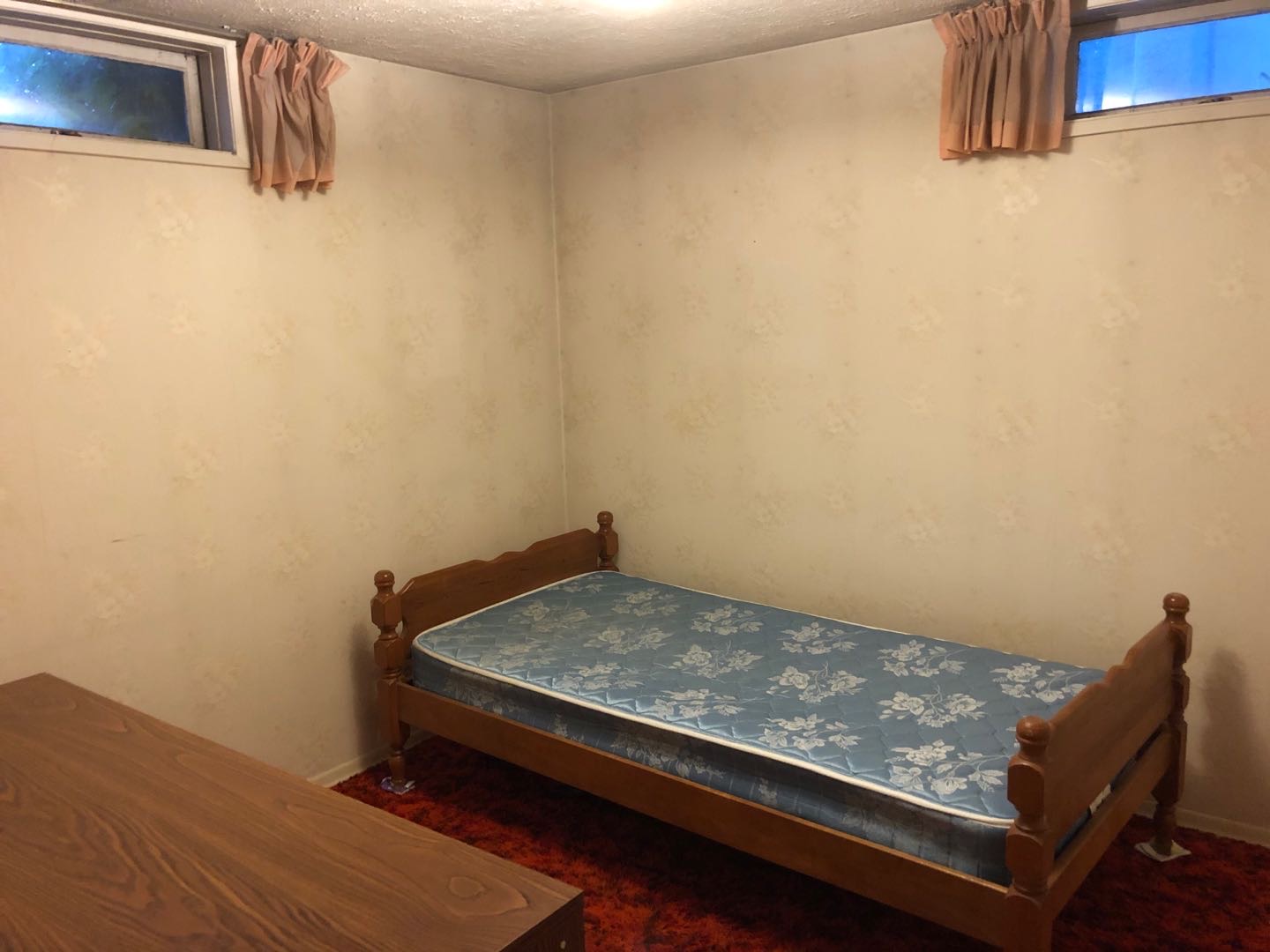 8街superstore后面house地下室出租(不短租)