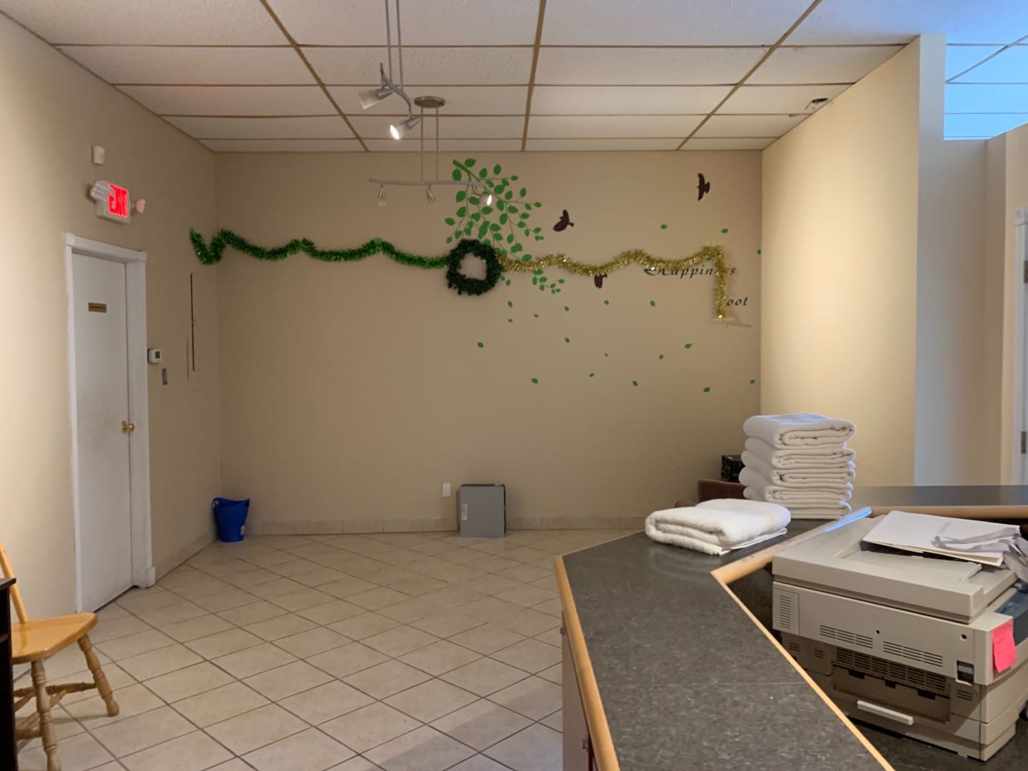 萨屯市内一间办公室和一间零售店铺出租