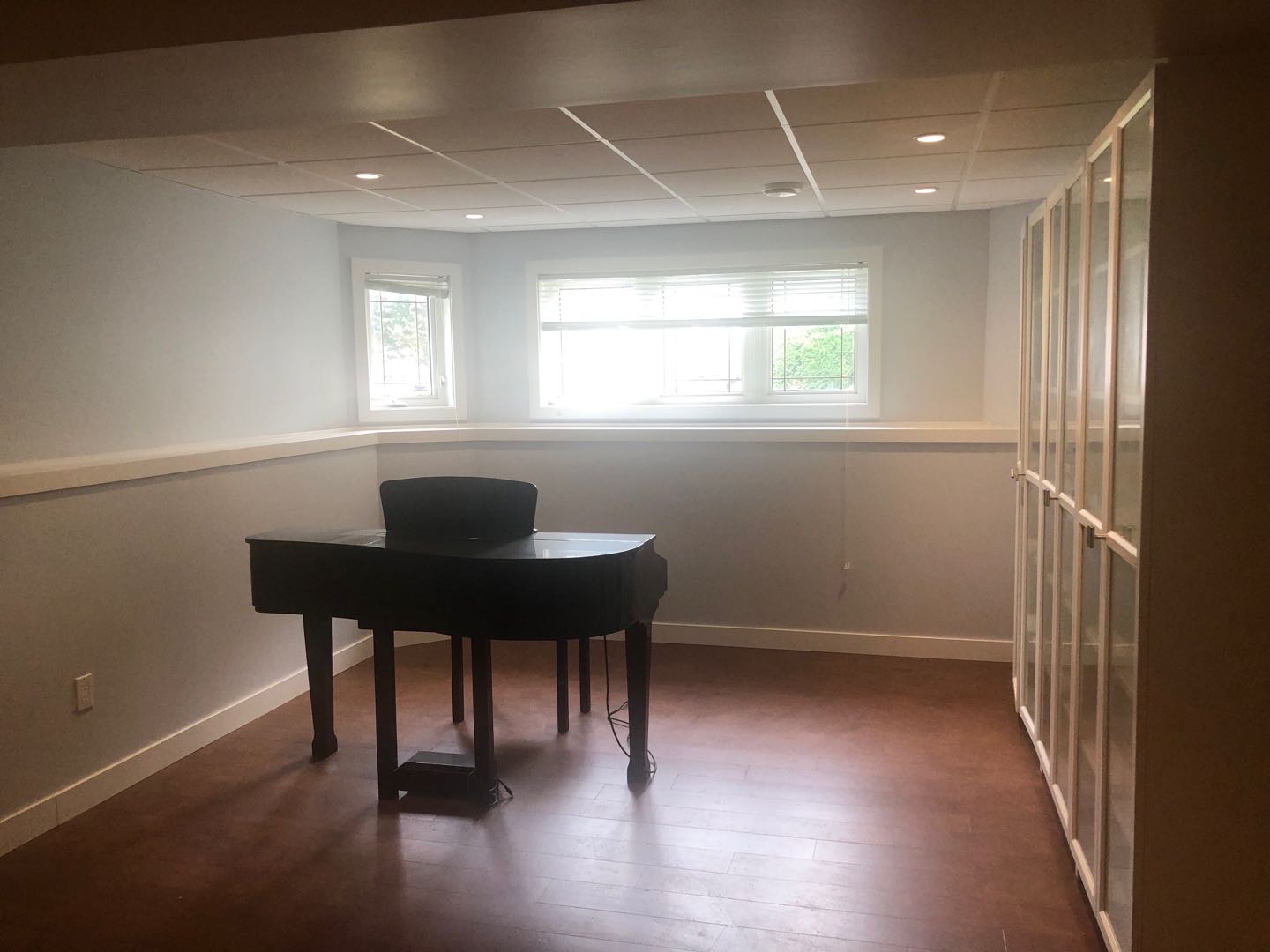 独立house半地下室一室一厅招租