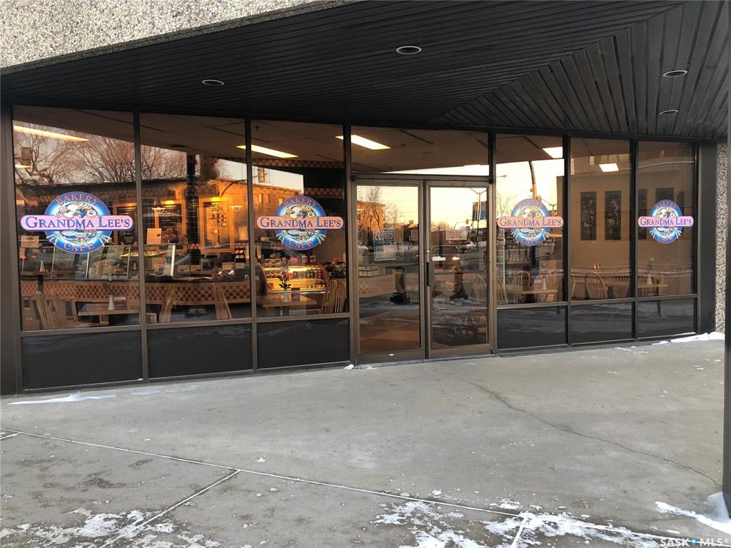 萨斯卡通市中心咖啡店出售